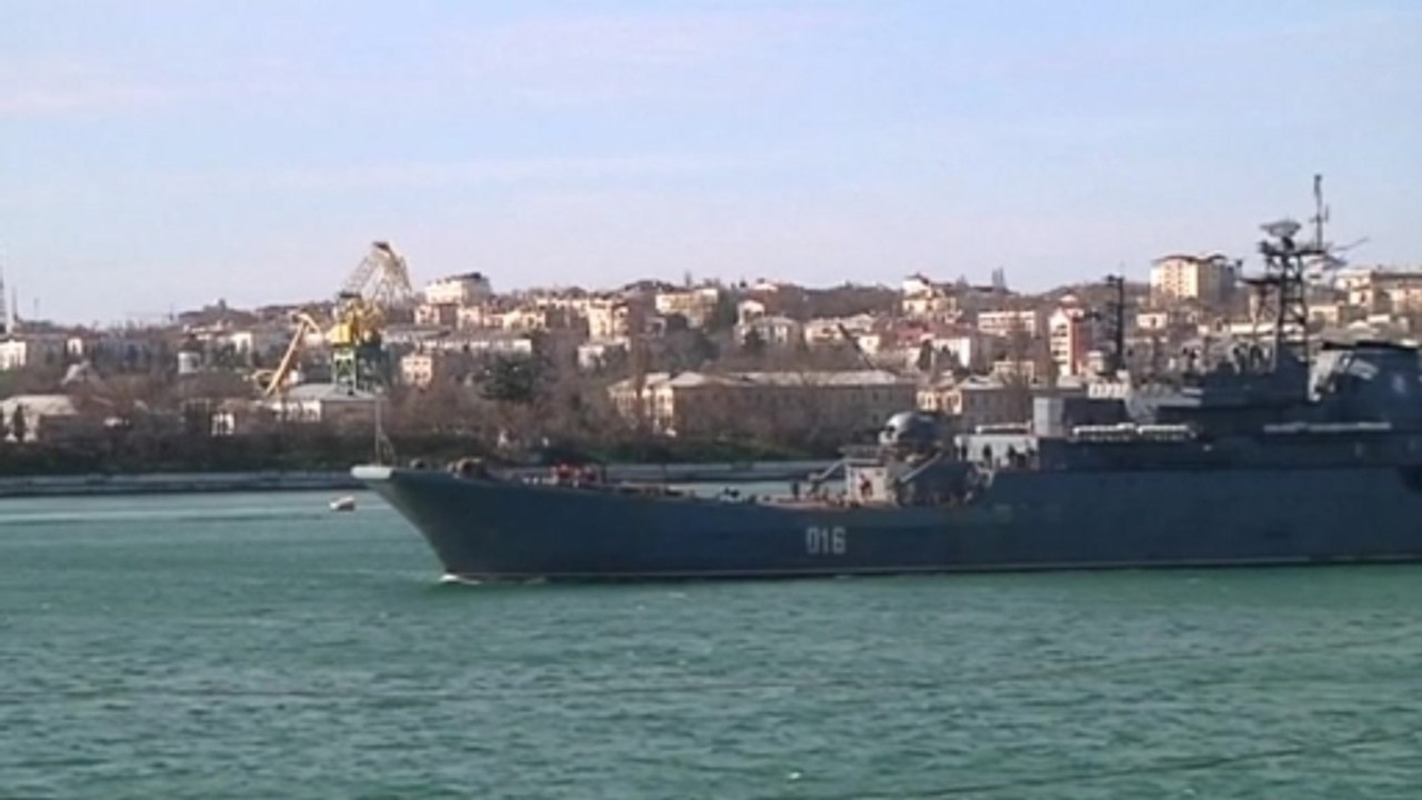 Putin rubber stamps Crimea, Russia storms the region's naval headquarters