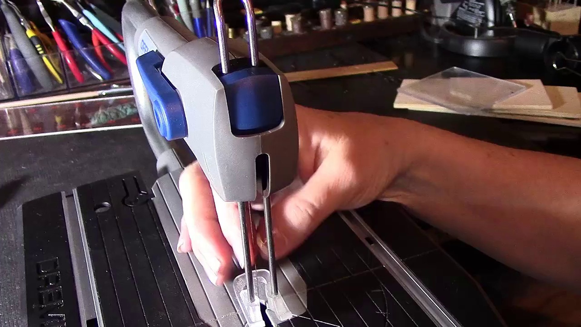 Installing Dremel Moto-Saw Blades - video Dailymotion