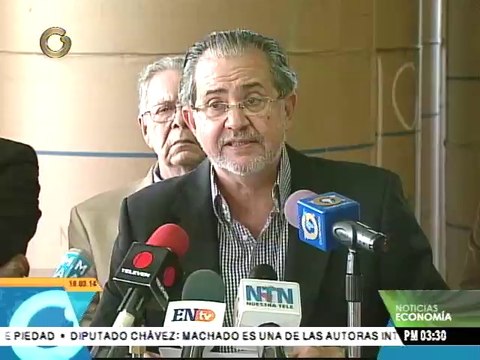 Denuncian discriminación en la adquisición de divisas para comprar papel periódico