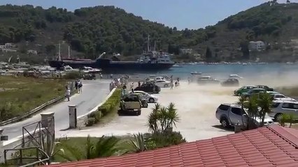 The World's Most Dangerous Airport Video-Tezabi Video