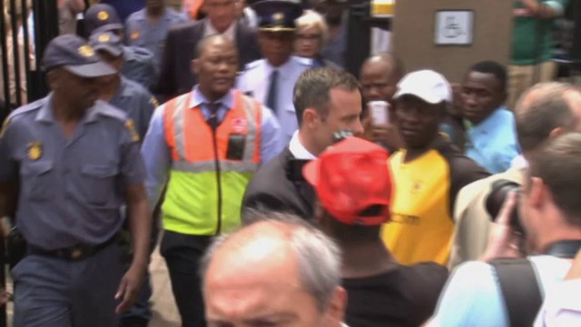 Pistorius was not wearing prosthetics