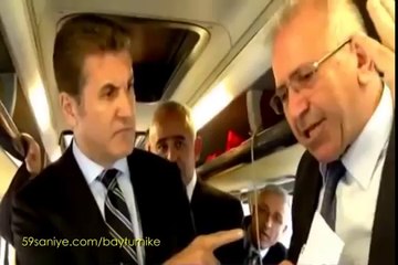 Mustafa Sarıgüle'e Şiir Okurken Kendinden Geçen Adam