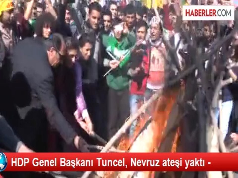 HDP Genel Başkanı Tuncel, Nevruz ateşi yaktı -