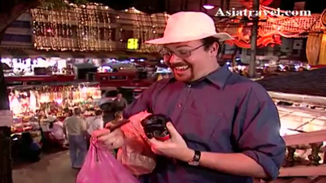 Night Street Bazaar, Chiang Mai by Asiatravel.com