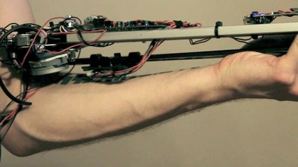 Faire de la musique avec son Tatouage... Horrible ahaha !