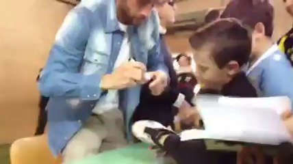 Biava e Mauri sommersi dai bambini