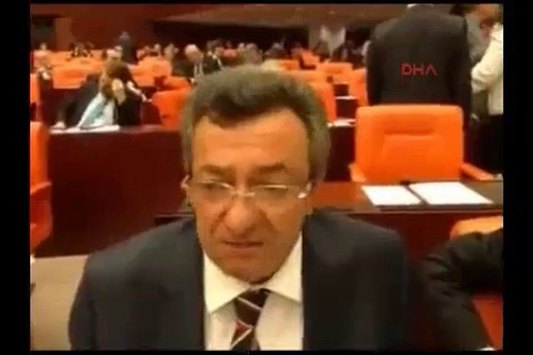 TBMM TV canlı yayını kesince tablet bilgisayarından canlı yayın yaptı