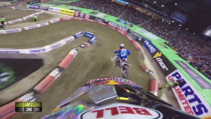 Download Video: Caméra embarquée sur un pilote de moto supercross... Impressionnant!