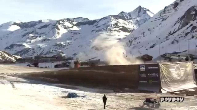 Accident pendant la tentative de record du monde de saut en voiture à Tignes