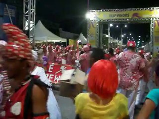 Final de desfile de escola de maracatu