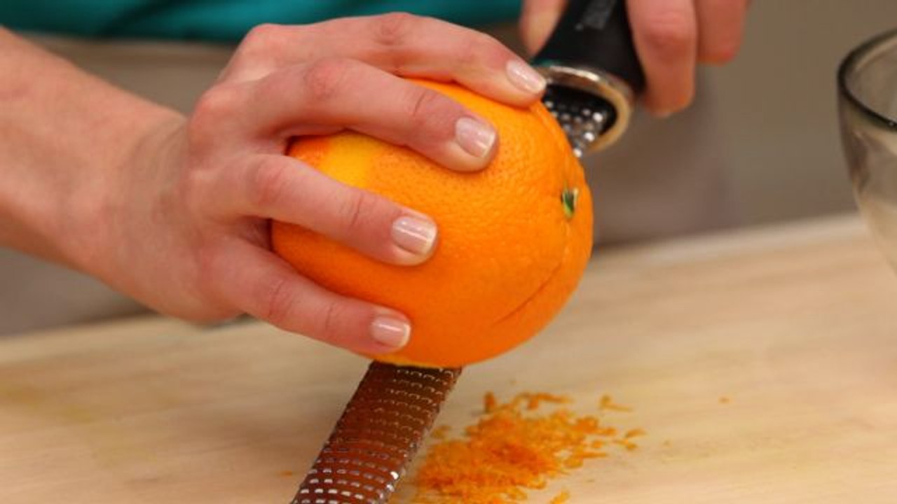 Epicurious Essentials: Cooking How-Tos - How to Zest Citrus