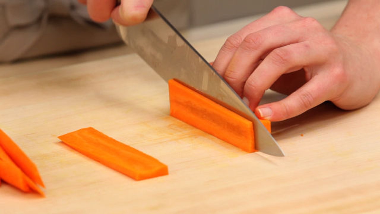 Epicurious Essentials: Cooking How-Tos - How to Julienne