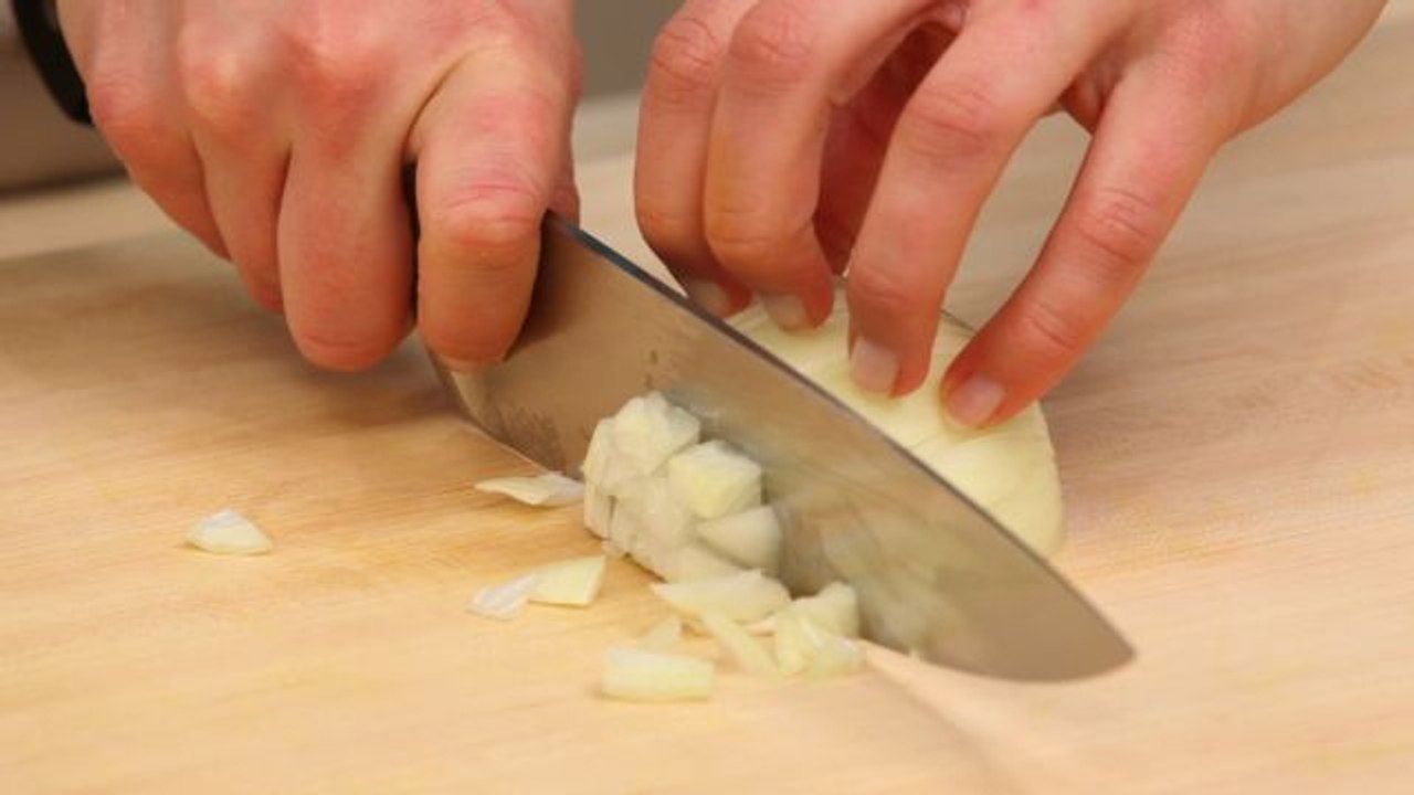 Epicurious Essentials: Cooking How-Tos - How to Dice