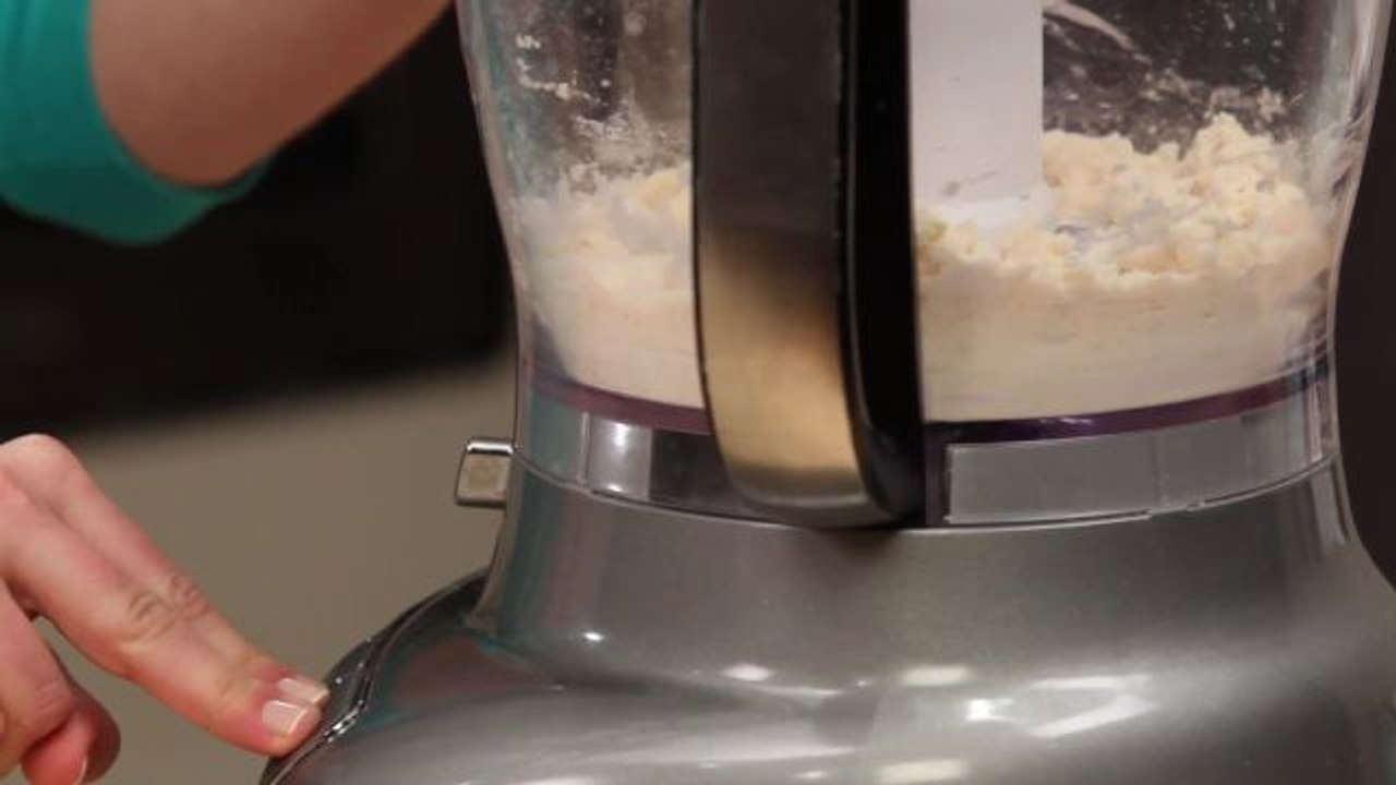 Epicurious Essentials: Cooking How-Tos - How to Make Pie Dough Using a Food Processor