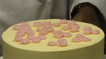Epicurious Essentials: Cooking How-Tos - Cake Decorating 101: How to Make Rosettes