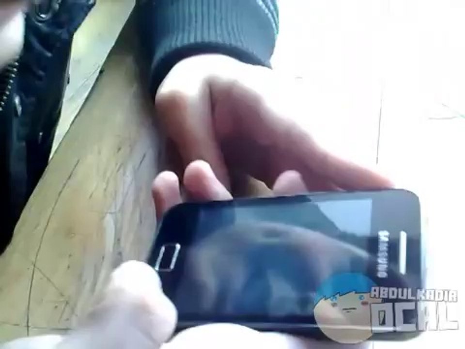 BURNUYLA FLAPPY BIRD OYNAYAN GENÇ