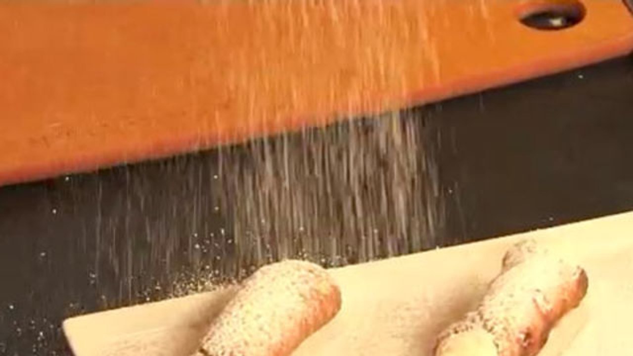 Holidays with Master Chefs - Filling Cannoli