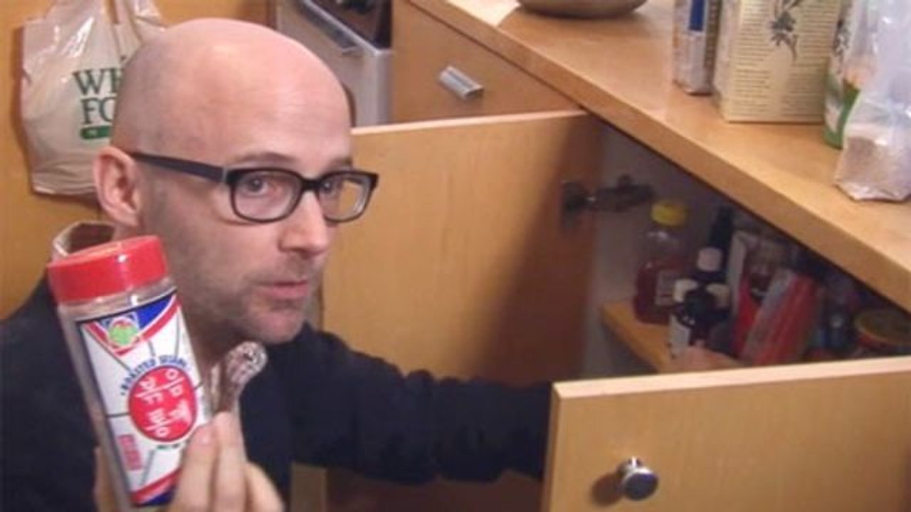 Celebrity Cooks - Tour Moby's Kitchen