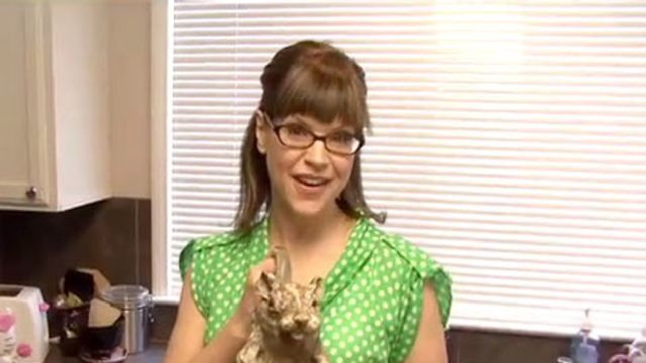 Celebrity Cooks - Lisa Loeb's Favorite Kitchen Stuff