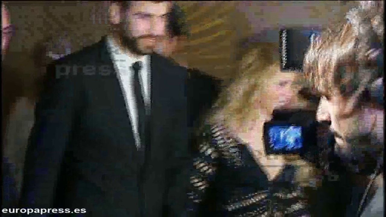 Shakira presenta nuevo disco acompañada por Piqué