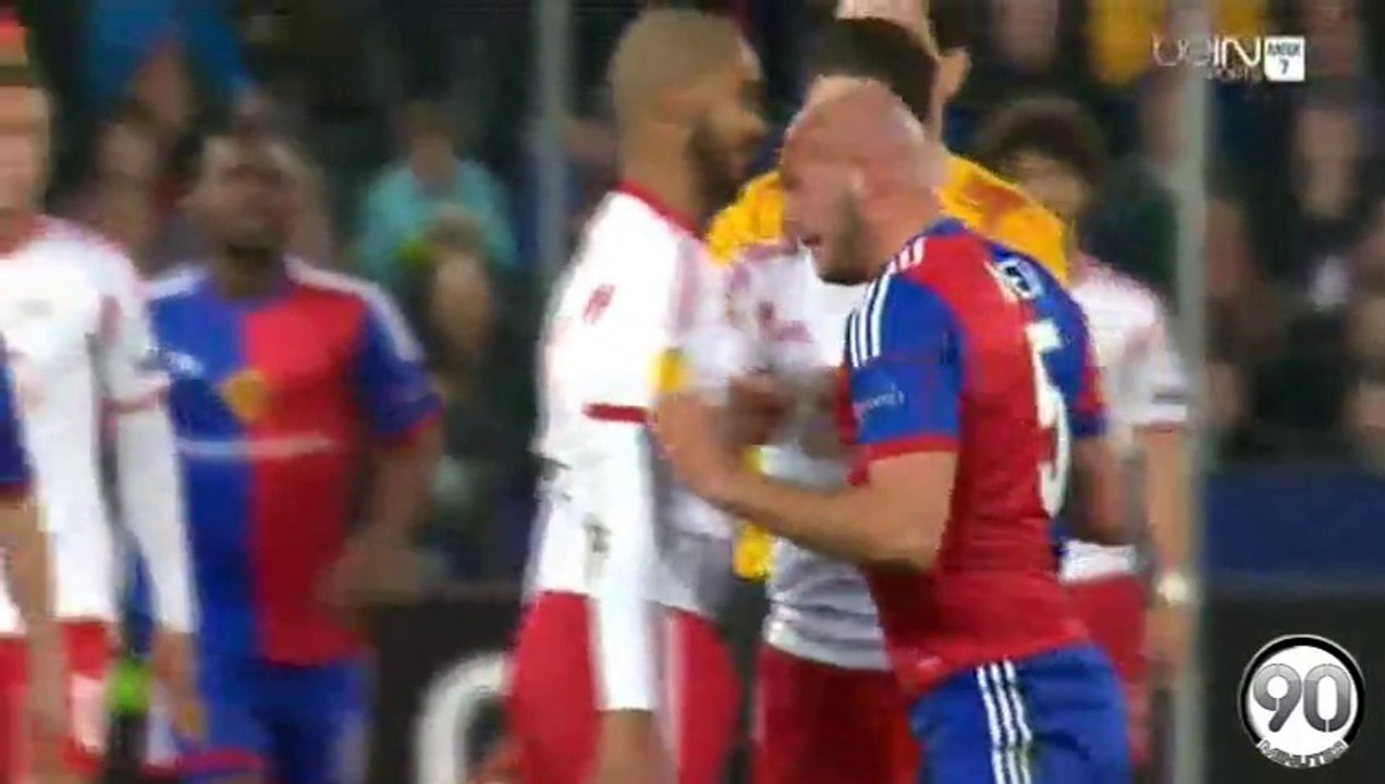 Coup de boule d'Arlind Ajeti sur Alan | Red Bull Salzbourg vs FC Bâle - Ligue Europa