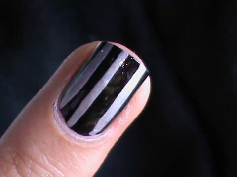 Simple Striping Nail Art - Nail art Stripes In Black and silver