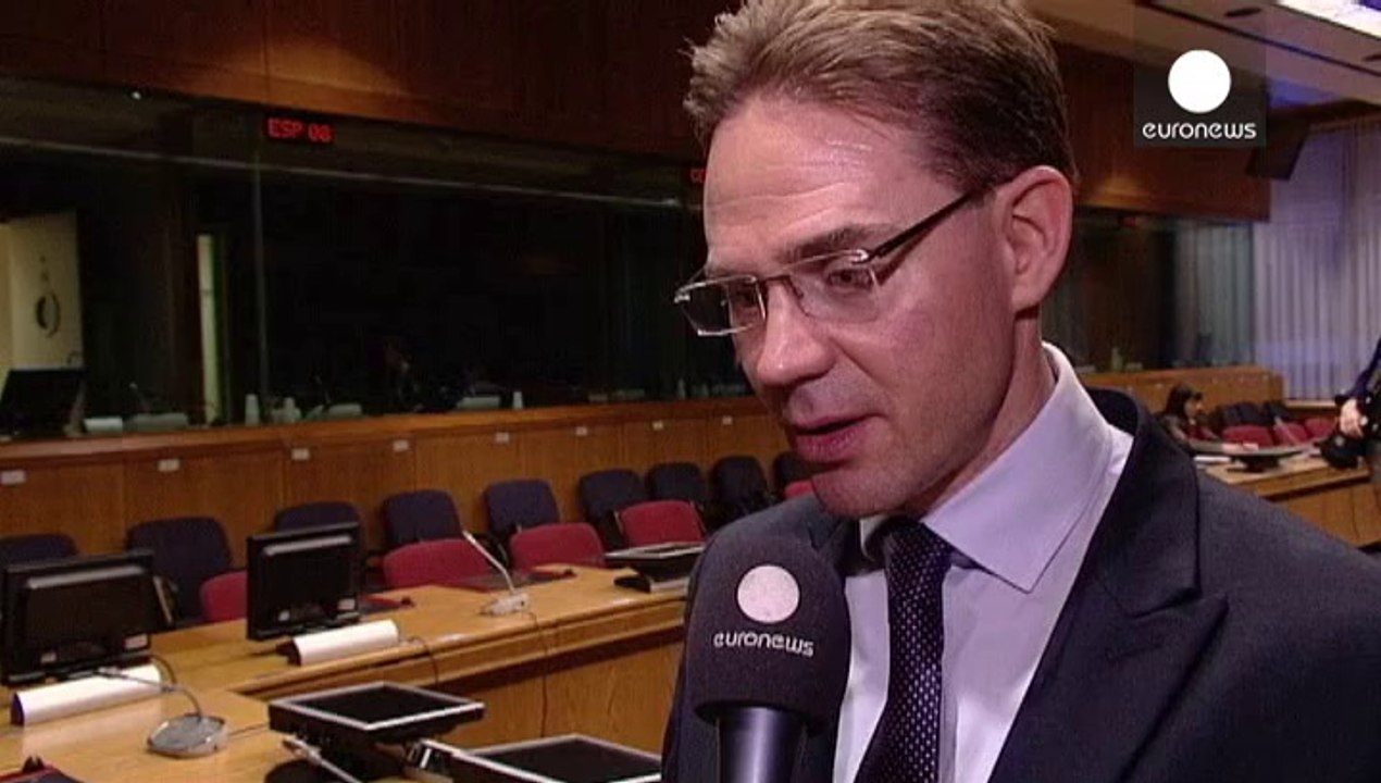 EU extends sanctions against Russia, threatens further actions