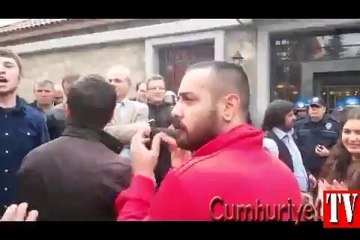 Üniversitelilerden polise: Yol yakınken dönün, AKP gidecek