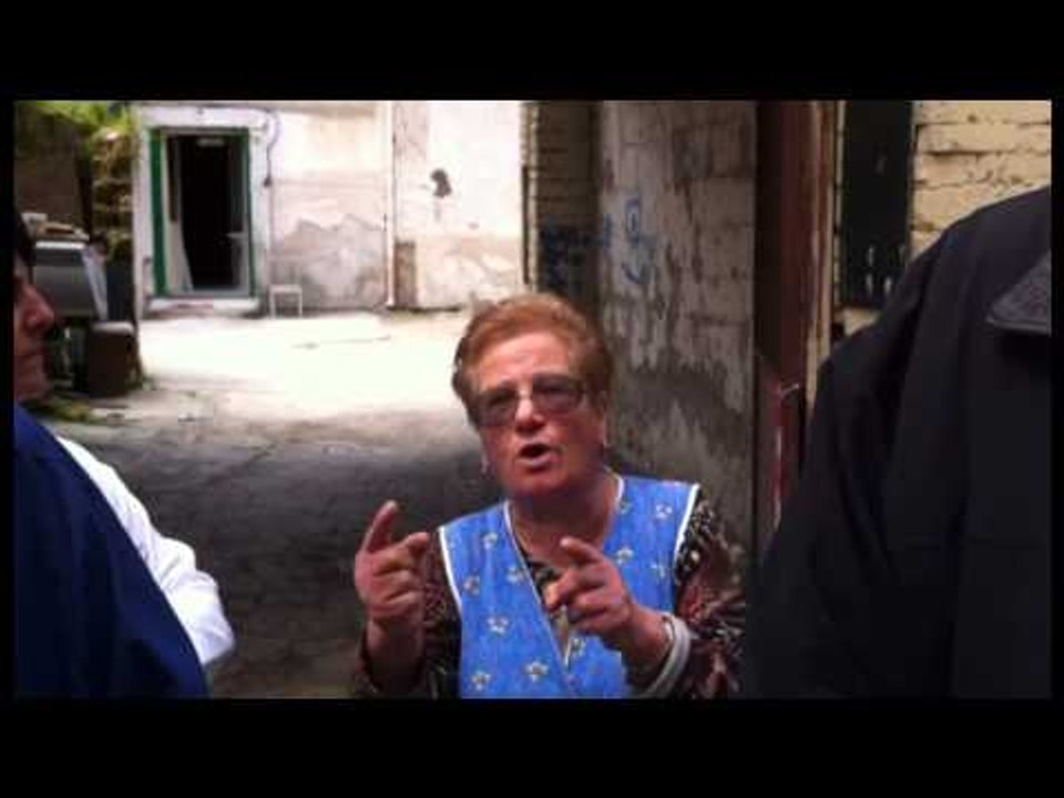 Giugliano (NA) - Protesta per il rischio crollo in via Mattia Coppola (20.03.14)