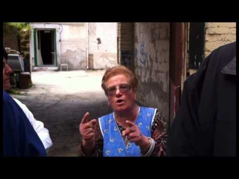 Giugliano (NA) - Protesta per il rischio crollo in via Mattia Coppola (20.03.14)