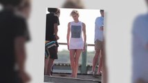 Charlize Theron usa una variedad de trajes sexys para sesión de fotos en la playa