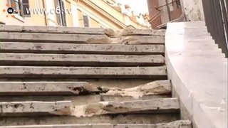 Vandali distruggono i gradini della rampa del Mignanelli