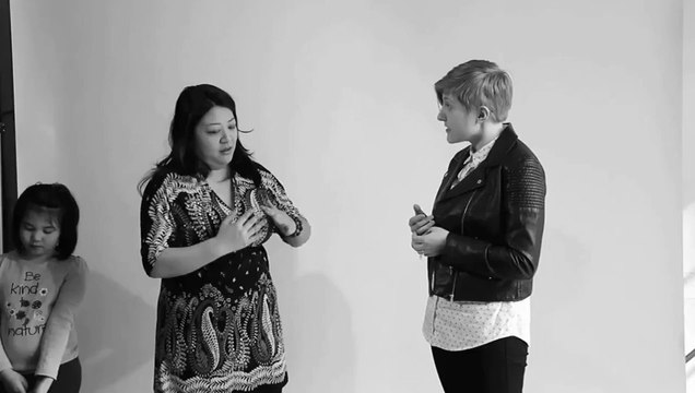 Parodie de First kiss : fais un câlin à un homo!