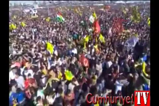 Süreyya Önder, Öcalan'ın mesajını Türkçe okudu