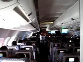 superman dans lavion 3 (air mauritius)