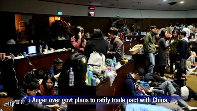 Protesters keep up occupation of Taiwan's parliament
