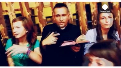 Religión y hip hop, la fórmula del éxito del padre Bartczak