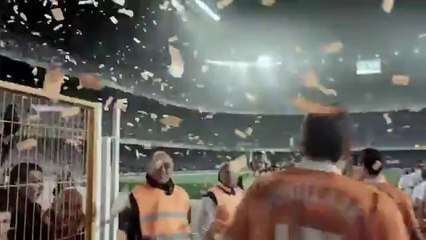 Take it to the next level! Vecchio commercial Nike. Di sicuro uno dei più belli in assoluto in tema calcistico. Dal fango alla gloria... in soggettiva. TUTTO DA VEDERE.