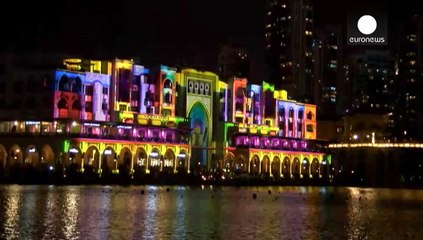 Luci lionesi sulle infinite torri di Dubai