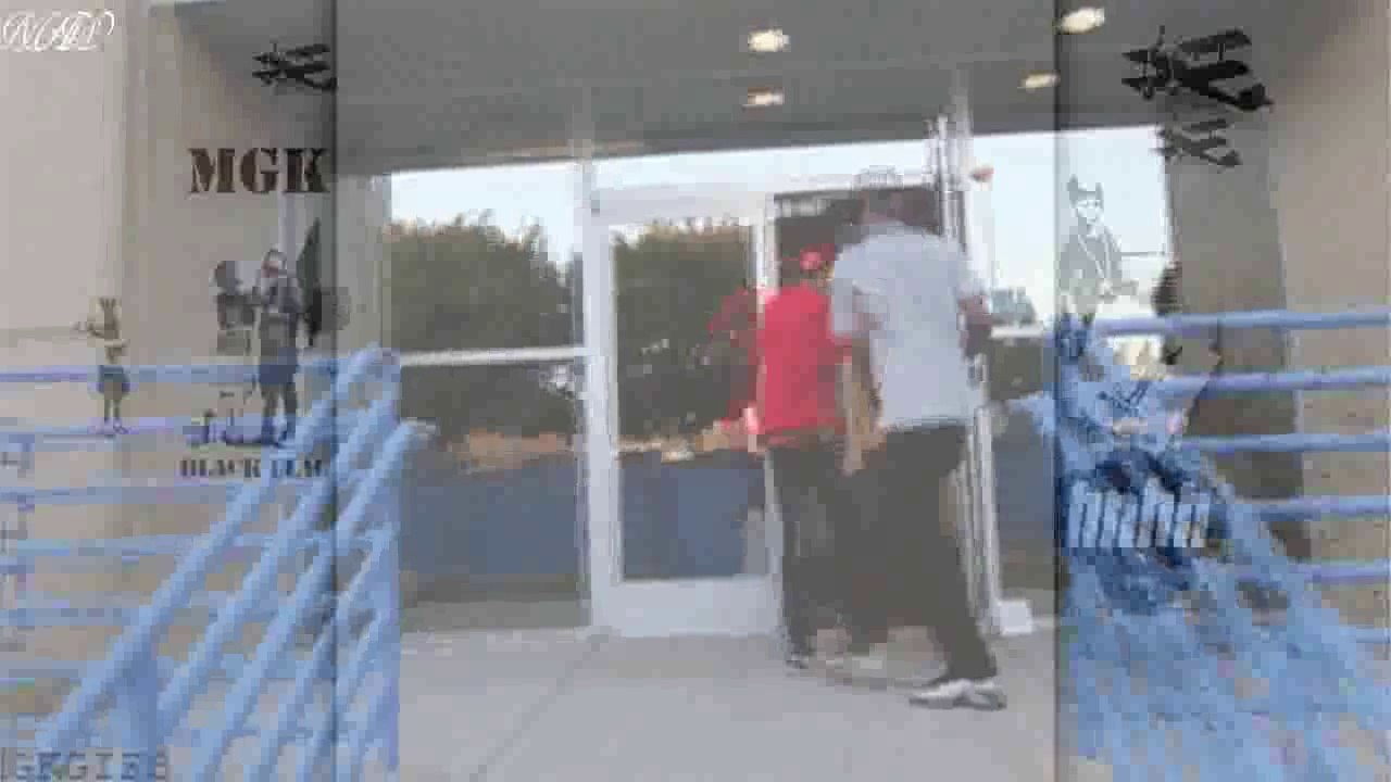 Machine Gun Kelly - Dark Side Of The Moon (With Lyrics)