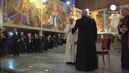 Papa Francis mafya kurbanları ile bir araya geldi