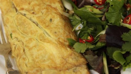 How To Make A Bacon And Mozzarella Omelette