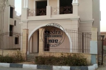 Villa 450 m Land 421 m Building For Sale In Maxiem compound New Cairo