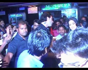 Sunny Leone visits theatres for Ragini MMS 2