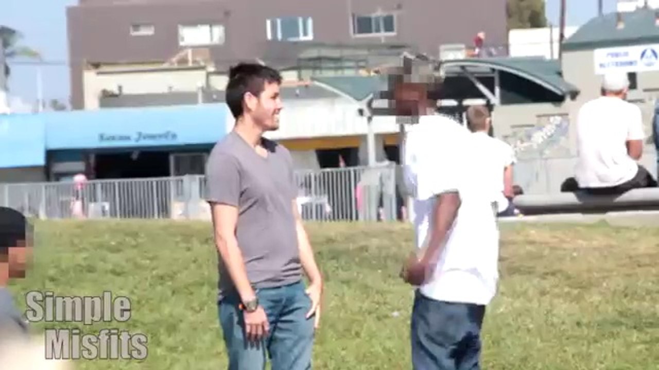 Une caméra cachée qui tourne très mal : KO direct en un coup!