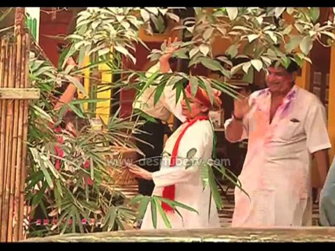 Amazing Video of Shabana Aazmi during Holi celebration,watch out