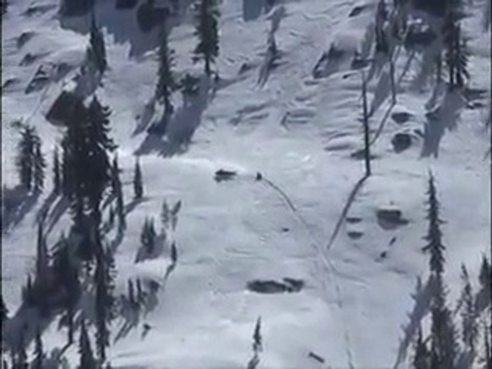 Crazy Snowmobile crash : bye bye Rider ... and bye bye machine !!