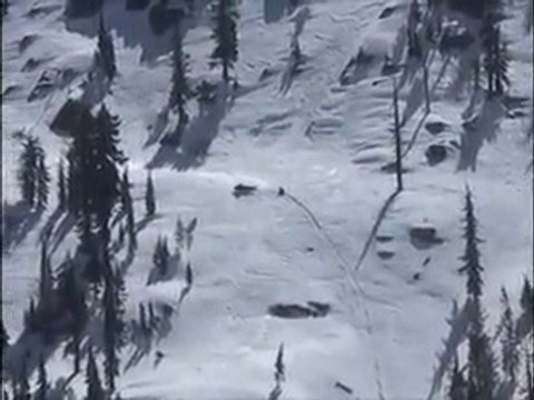 Crazy Snowmobile crash : bye bye Rider ... and bye bye machine !!