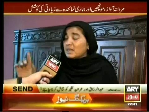Sar E Aam , 21 March 2014 , Male Lady Constable Exposed