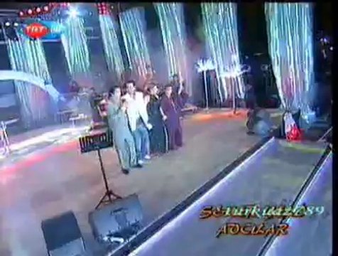 İzzet ALTINMEŞE-Leylâ (Gönül Pazarında Tavladın Yâr Yâr) (1)